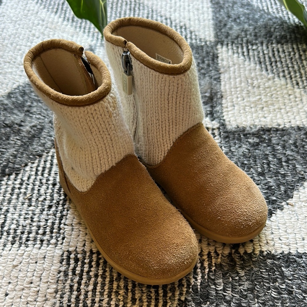 UGG Dove Chesnut and Cream Knit Boots